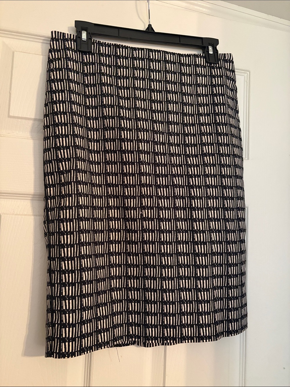 Adrianna Papell Black and Cream Patterned Pencil Skirt